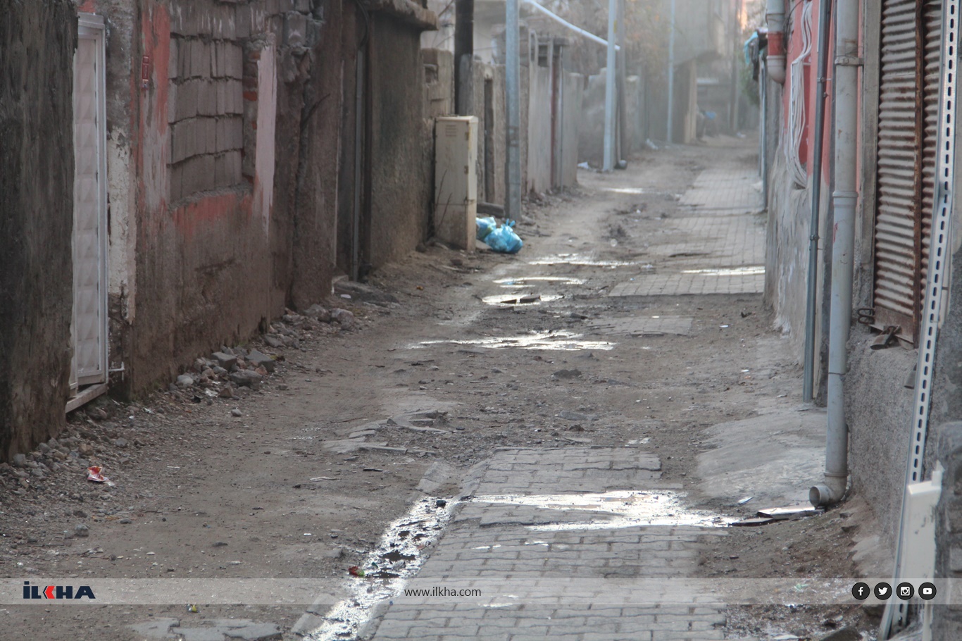 Batman'da mahalle sakinlerinden yol tepkisi: Altyapı sonrası yollarımız unutuldu