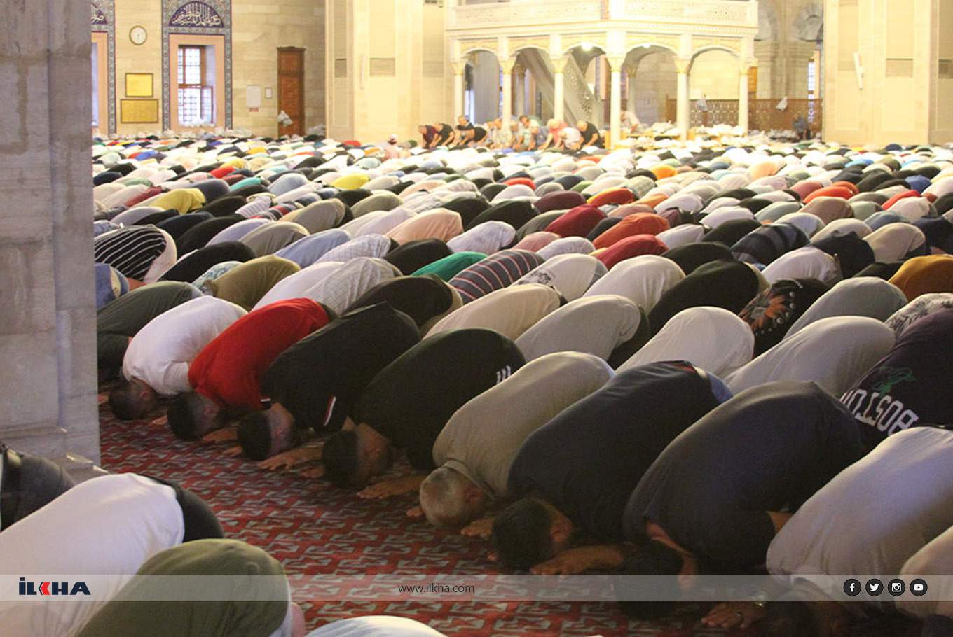 Adana'da ilk teravih namazı kılındı Adana'da ilk teravih namazı kılındı
