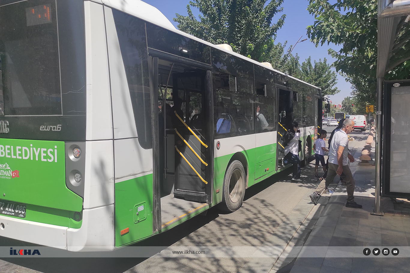 Batman'da sıcak havalarda klimasız belediye otobüsleri tepki topluyor Batman'da sıcak havalarda klimasız belediye otobüsleri tepki topluyor