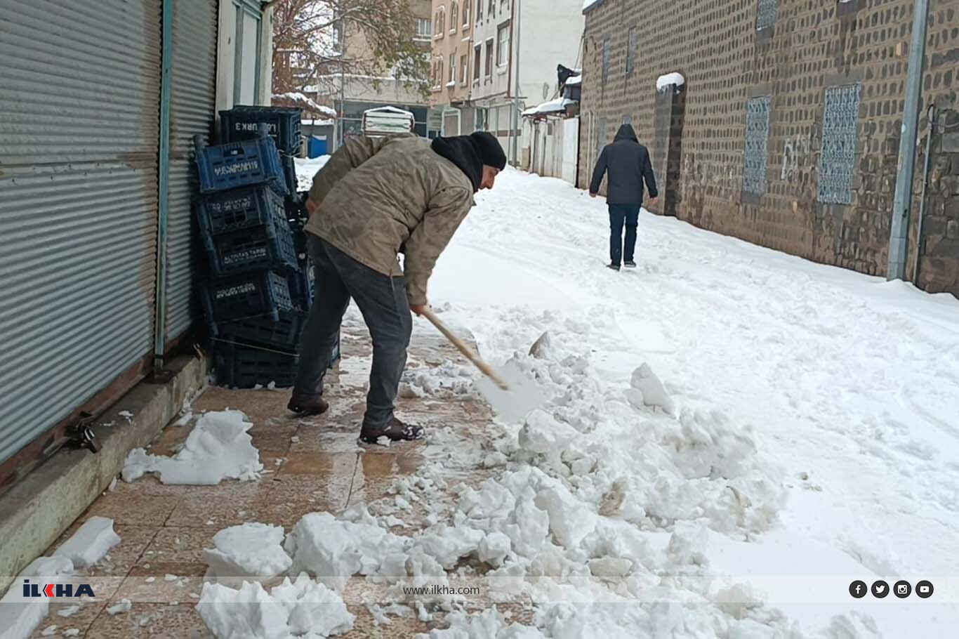 Şanlıurfa beyaza büründü: Kar, tarihi evlerin dam boyuna ulaştı