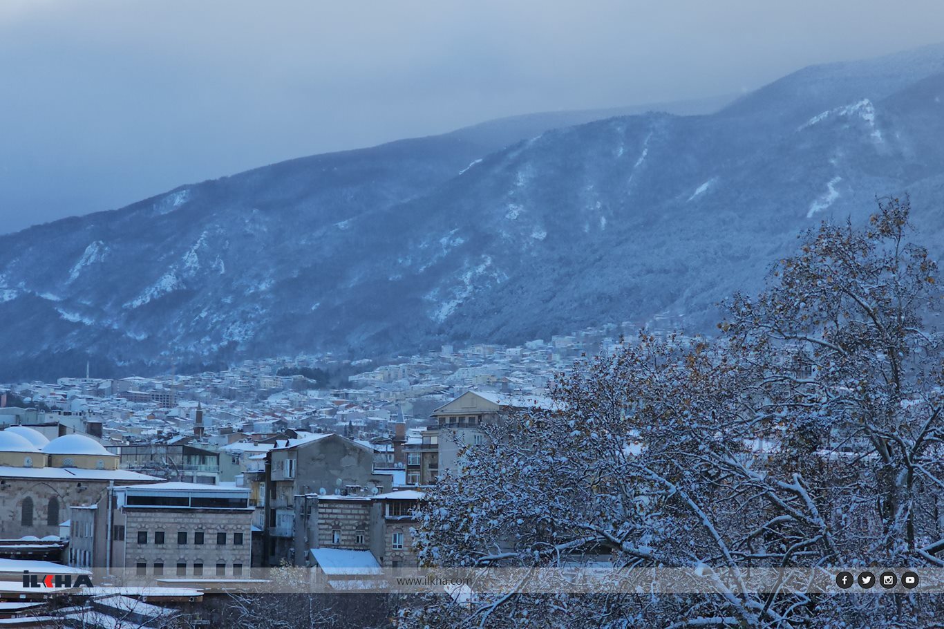 Kar yağışı Bursa’ya kartpostallık görüntüler sundu