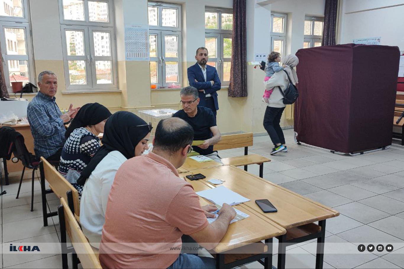 Malatya 13. Cumhurbaşkanını seçmek için sandık başında Malatya 13. Cumhurbaşkanını seçmek için sandık başında