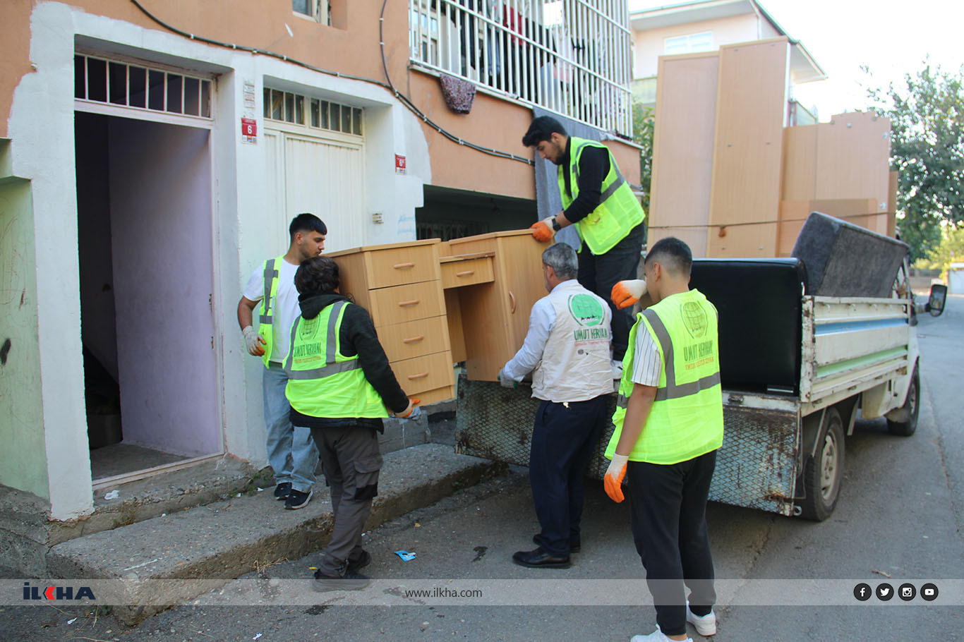 Batman'da bir ailenin daha yüzü Umut Kervanı'yla güldü Batman'da bir ailenin daha yüzü Umut Kervanı'yla güldü