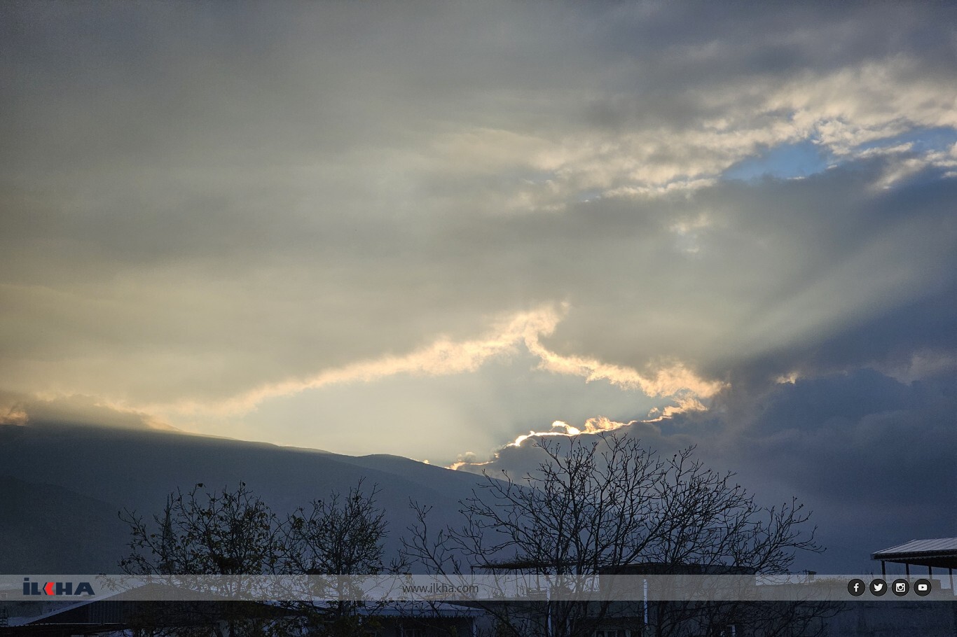 Bursa’da bulutlar arasında gün batımı görsel şölen sundu