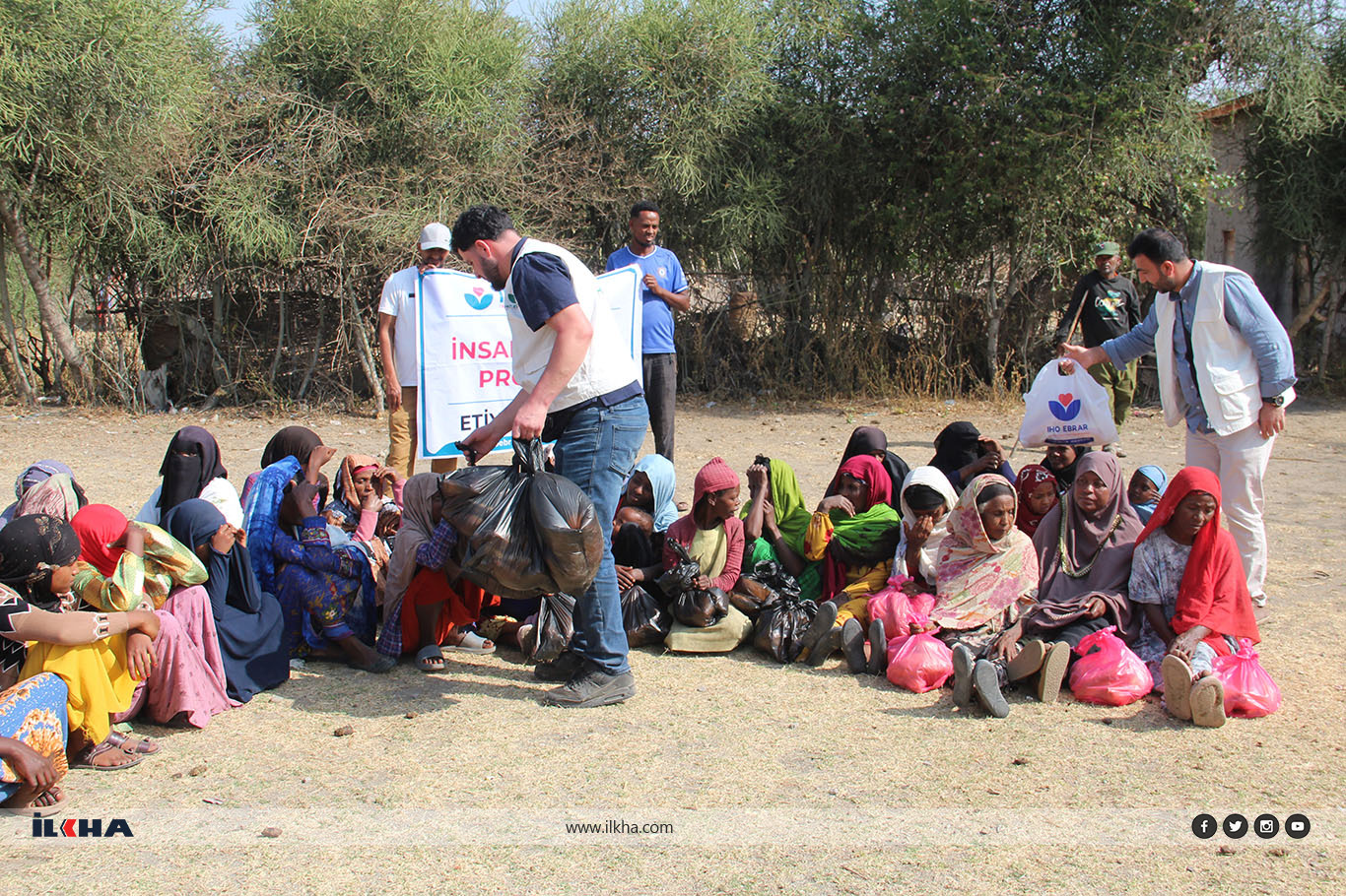 IHO EBRAR, Etiyopya'da su kuyusu açtı, ekmek ve sıcak yemek dağıttı