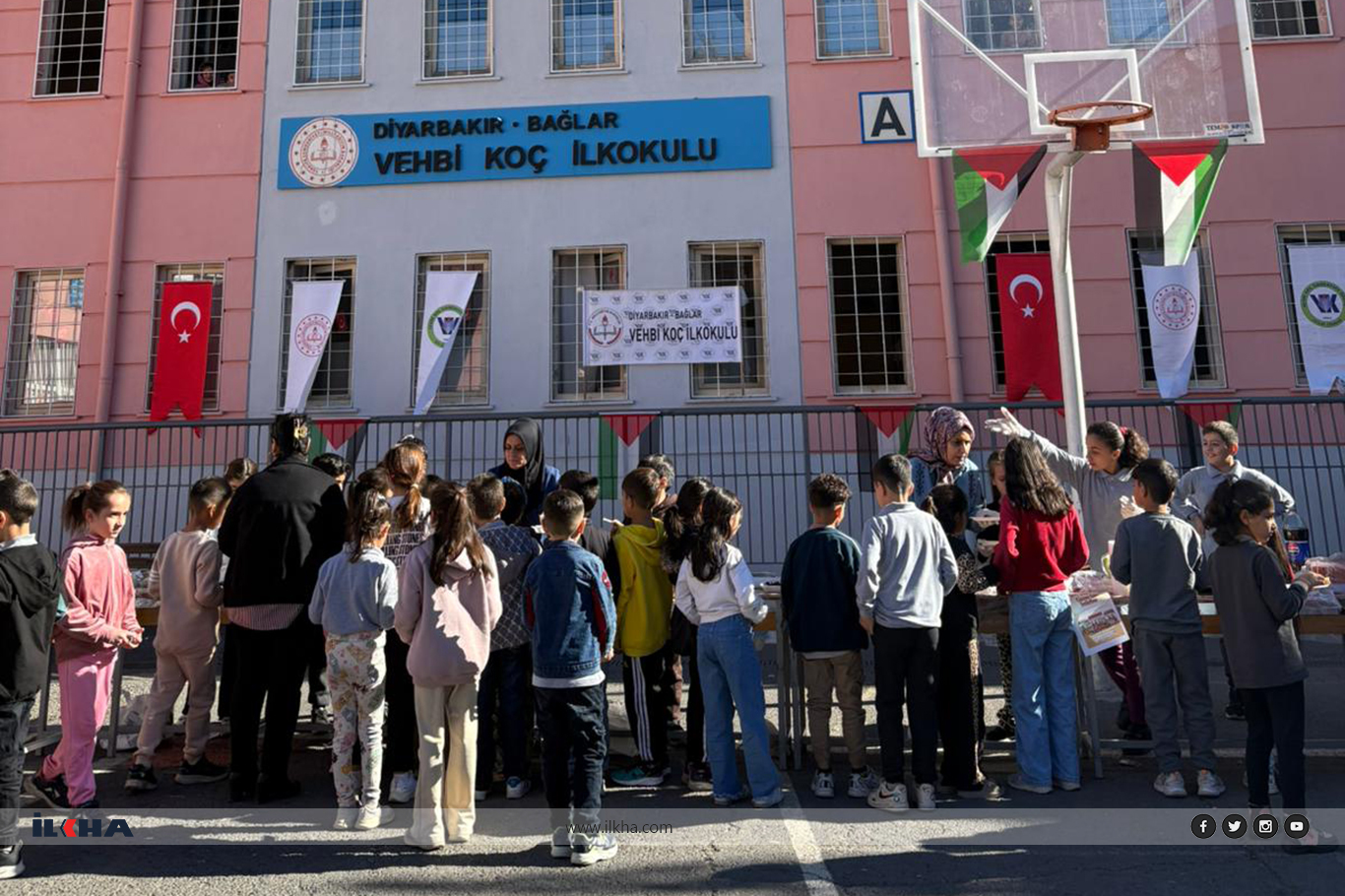 Okullarda Gazze yararına kermesler devam ediyor Okullarda Gazze yararına kermesler devam ediyor