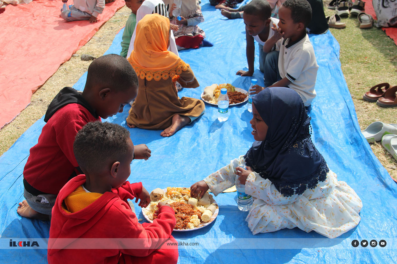 IHO EBRAR, Etiyopya'da su kuyusu açtı, ekmek ve sıcak yemek dağıttı