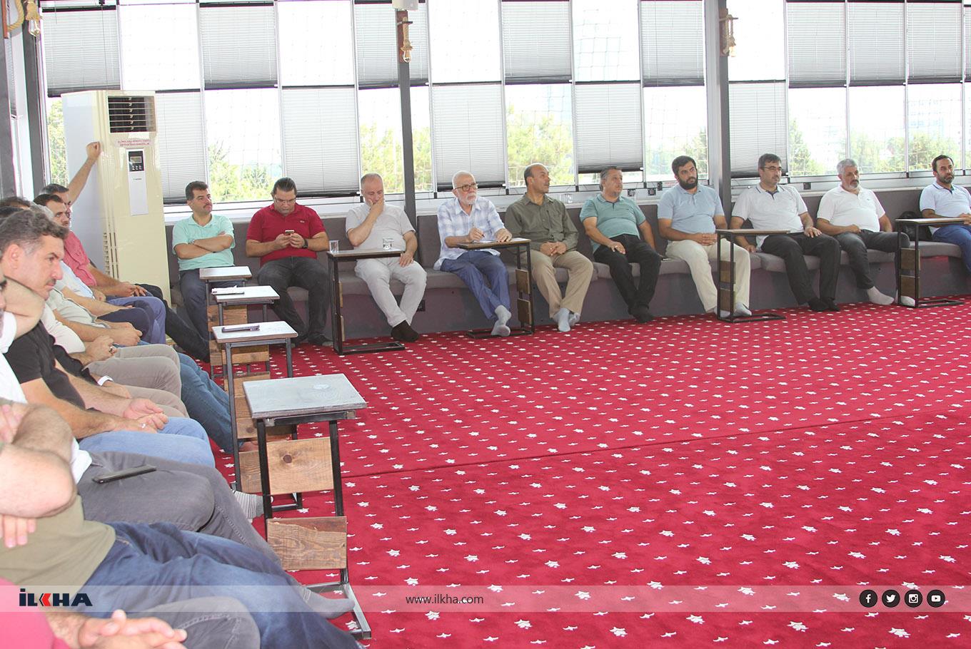 "Secde ederken şehit edilmiş olması Müslümanlar için büyük bir onurdur" "Secde ederken şehit edilmiş olması Müslümanlar için büyük bir onurdur"