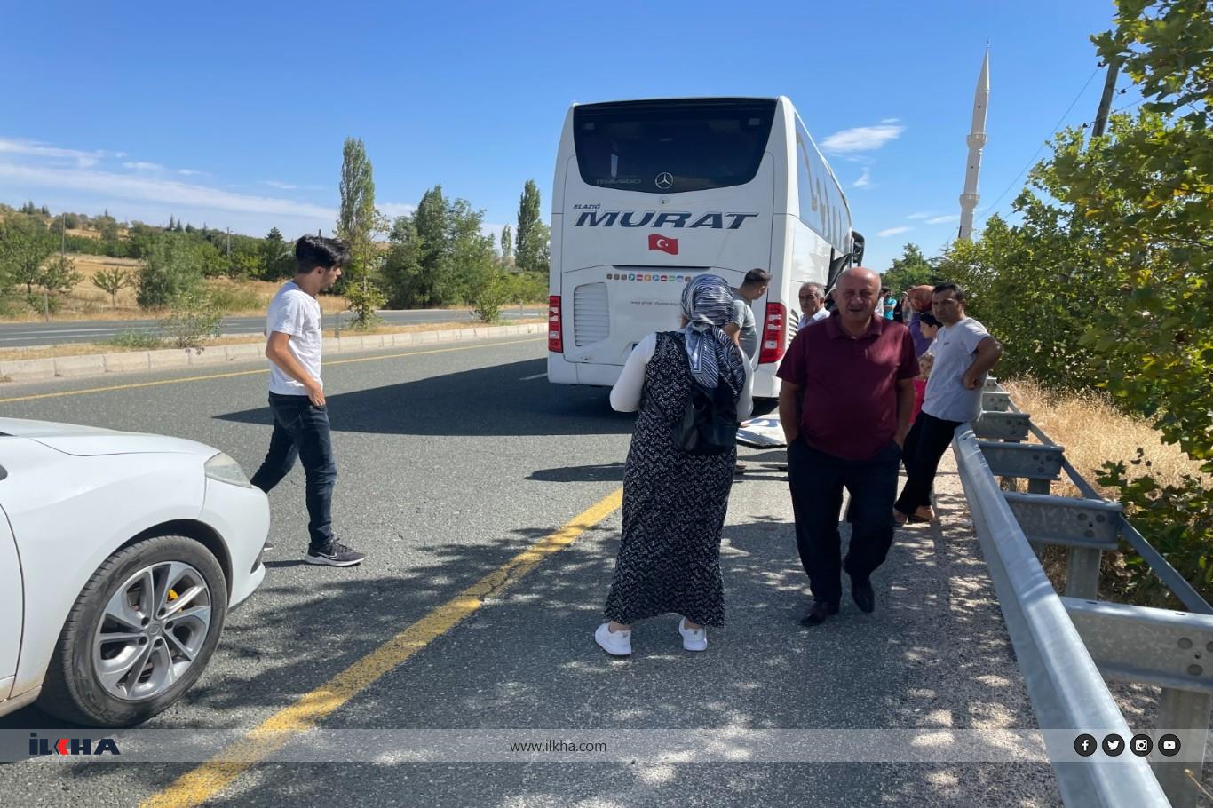 Elazığ'da yolcu otobüsü ile minibüs çarpıştı :18 yaralı 