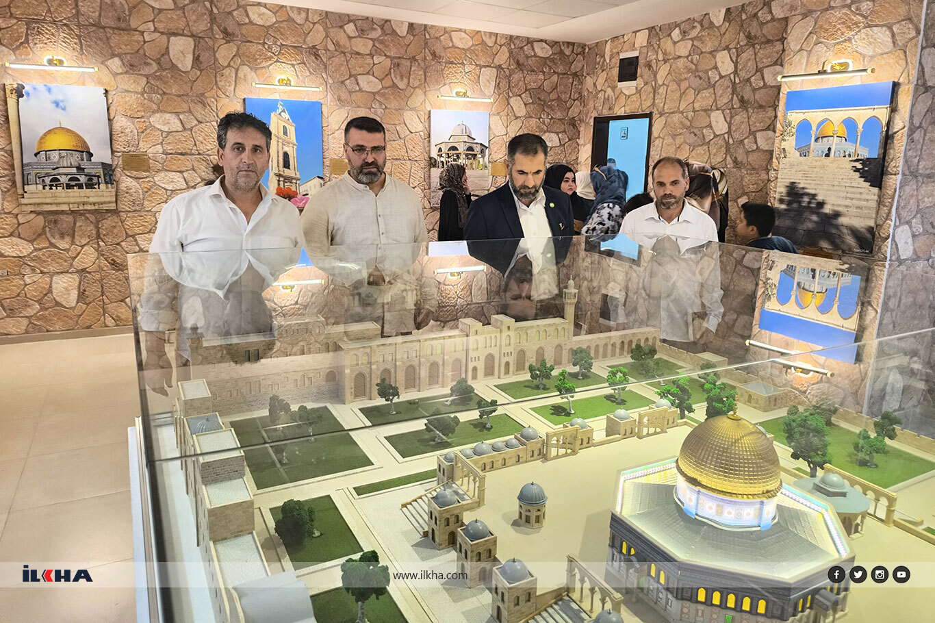 HÜDA PAR Tarsus İlçe Başkanı Tanış'tan Bilim Fuarı'na ziyaret HÜDA PAR Tarsus İlçe Başkanı Tanış'tan Bilim Fuarı'na ziyaret