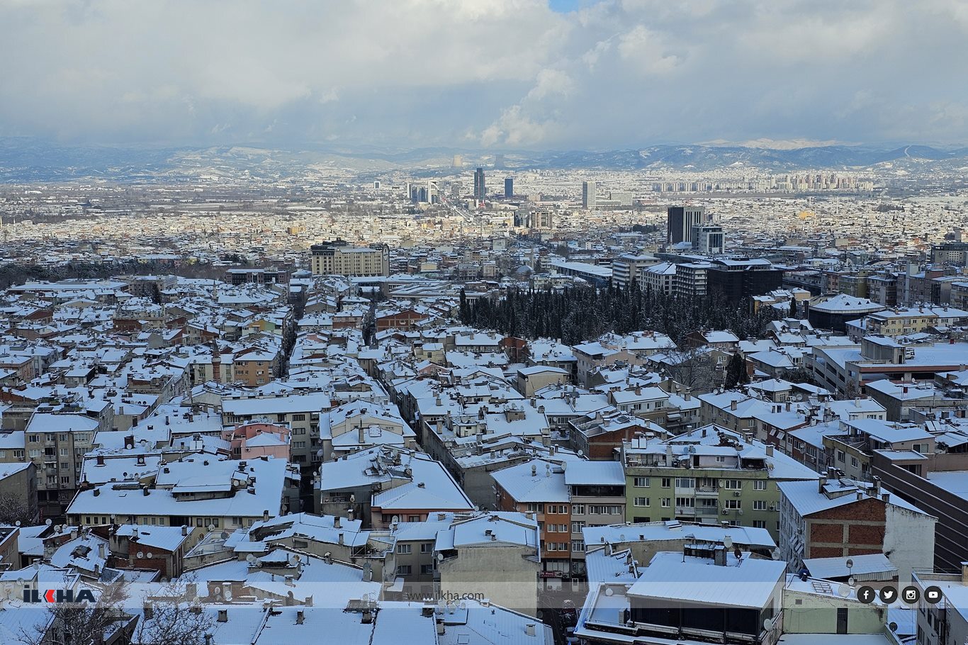 Kar yağışı Bursa’ya kartpostallık görüntüler sundu