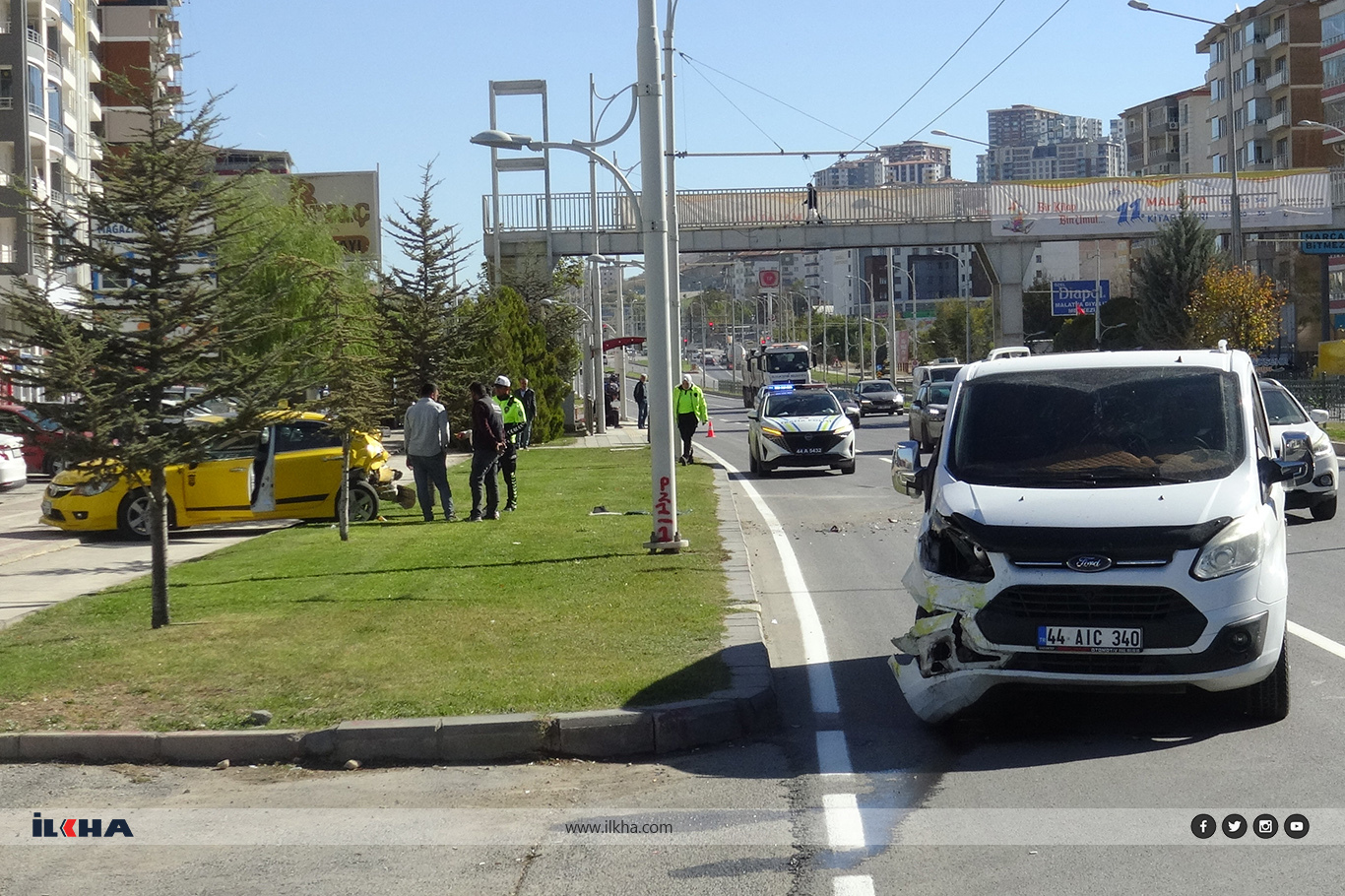 Transit ticari taksiye çarptı: Bir yaralı Transit ticari taksiye çarptı: Bir yaralı
