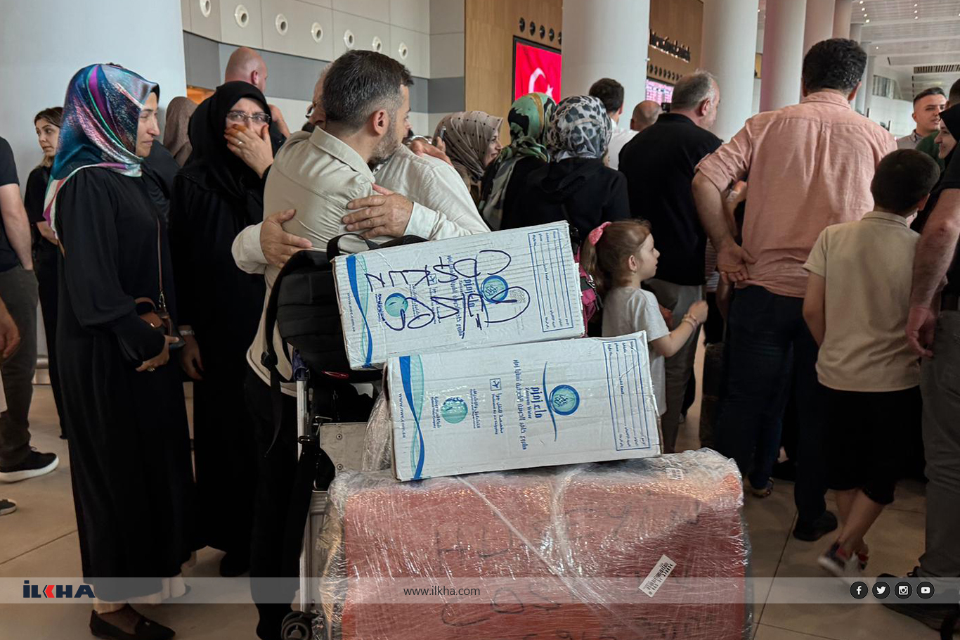 İlk hac kafilesi İstanbul'da sevinçle karşılandı İlk hac kafilesi İstanbul'da sevinçle karşılandı