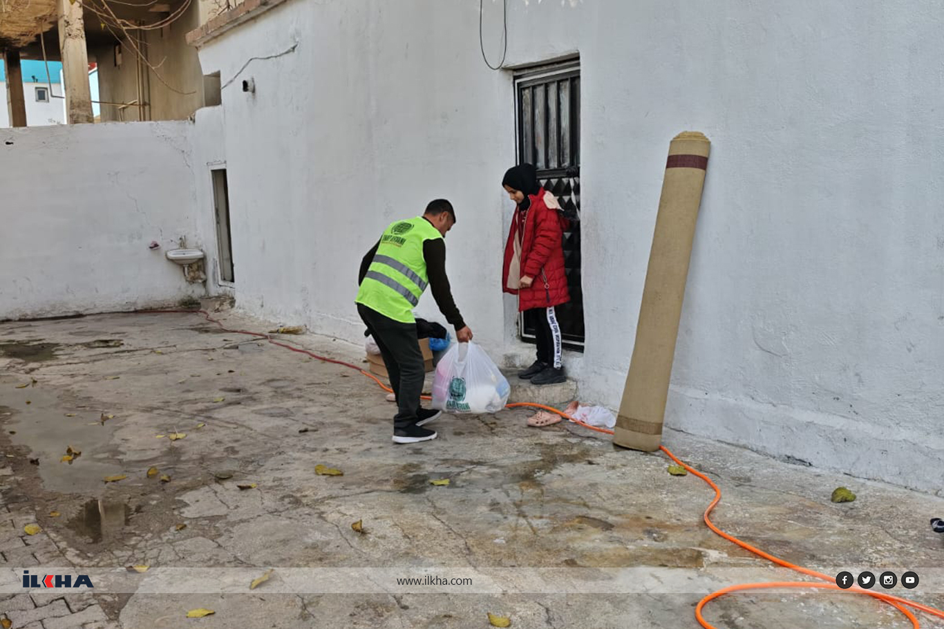 Umut Kervanı Akçakale'de yetim ve muhtaç ailelerin yüzünü güldürdü
