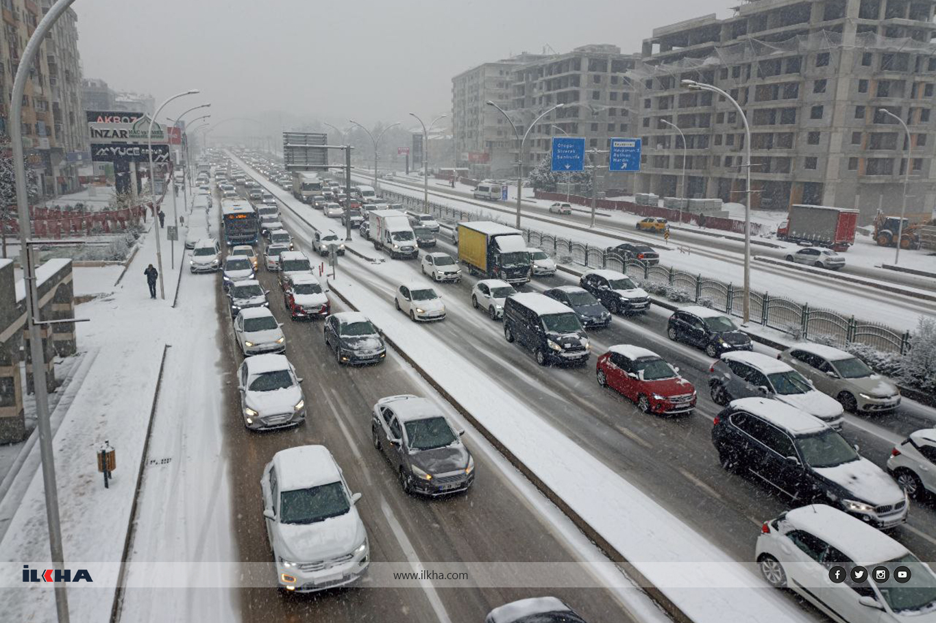 Diyarbakır'da kar, ulaşımı durma noktasına getirdi