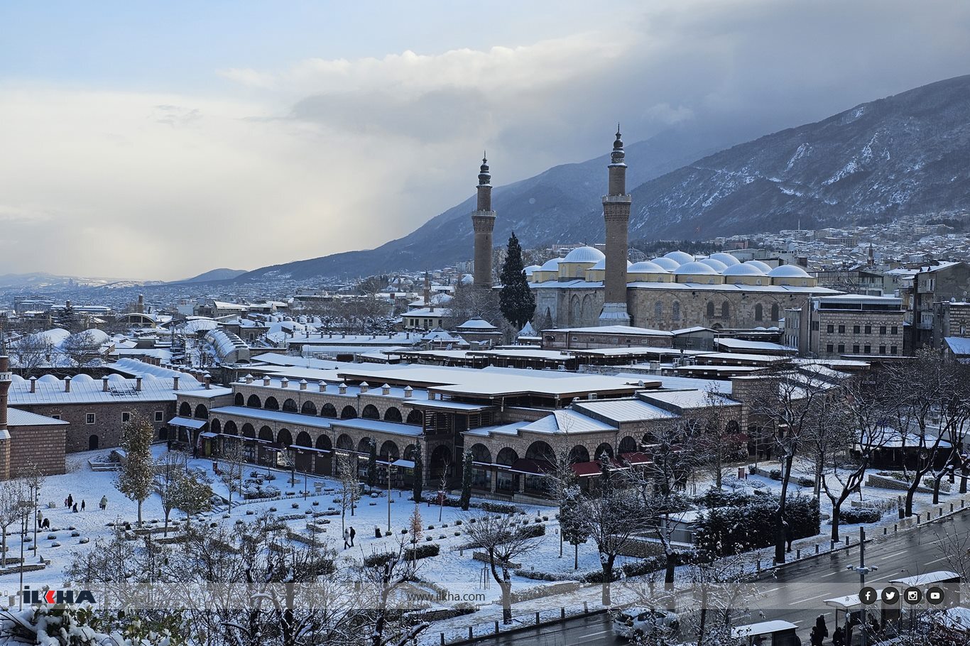 Kar yağışı Bursa’ya kartpostallık görüntüler sundu
