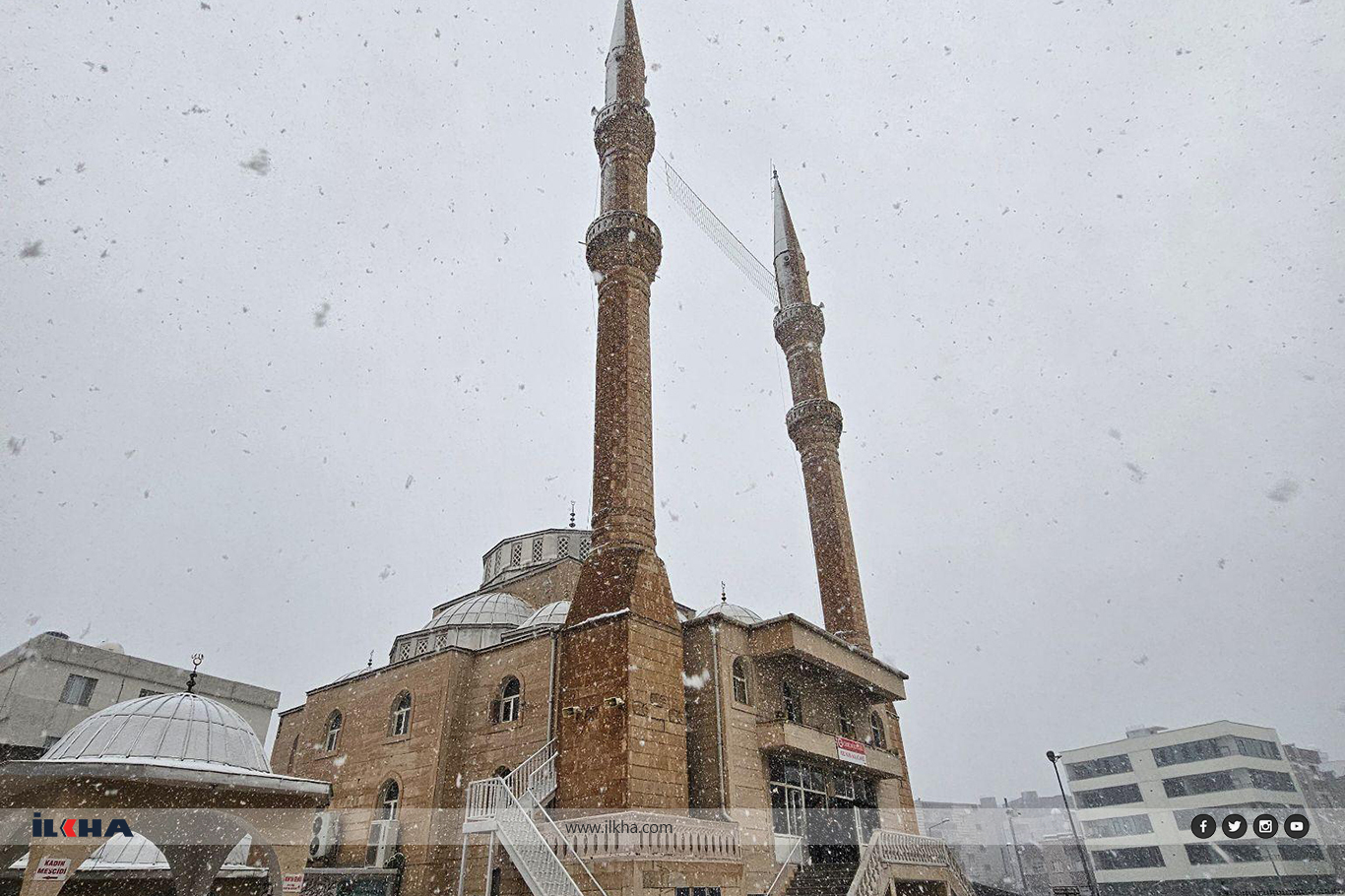 Cizre'de kar yağışı sevinçle karşılandı