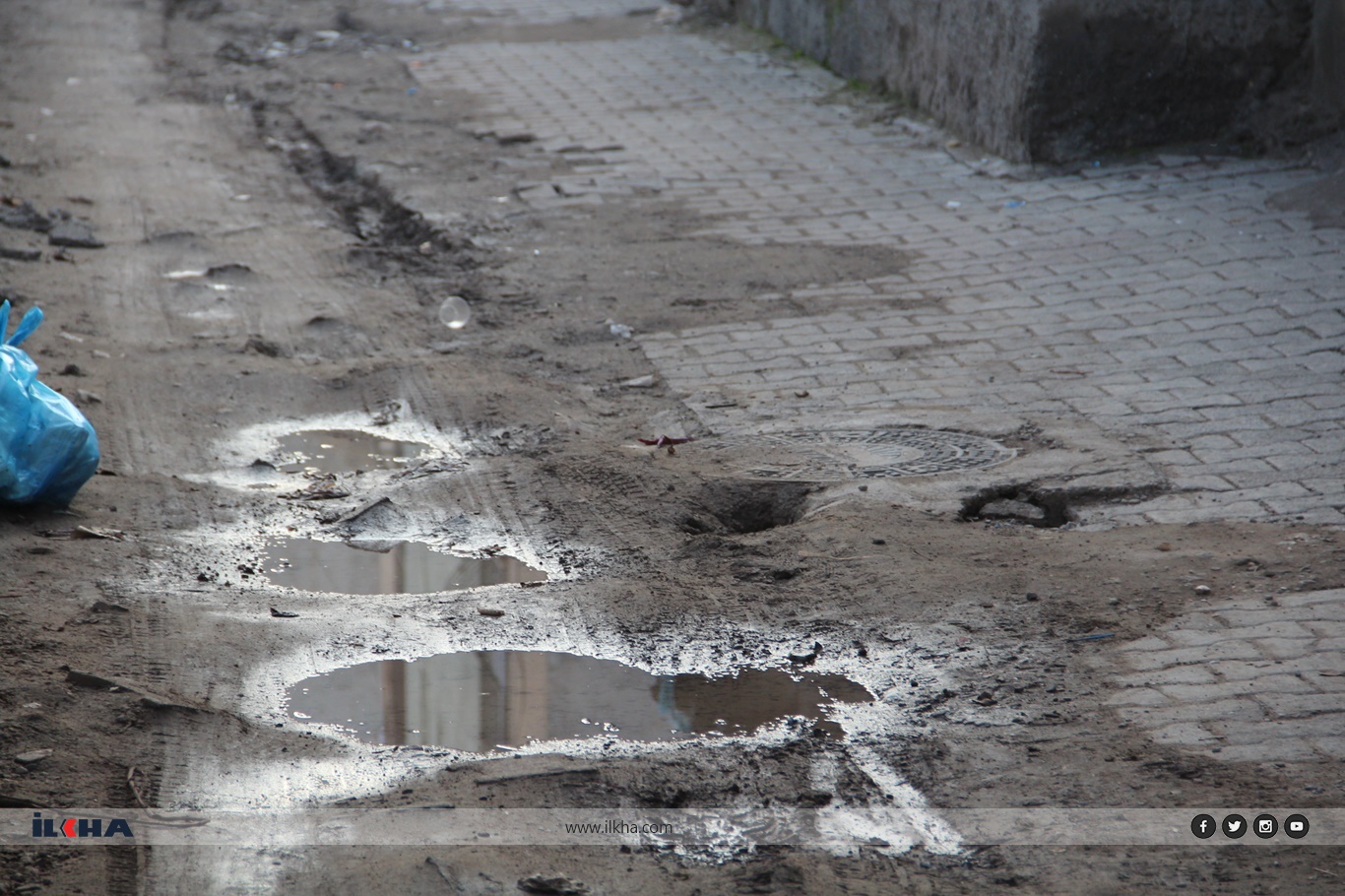 Batman'da mahalle sakinlerinden yol tepkisi: Altyapı sonrası yollarımız unutuldu