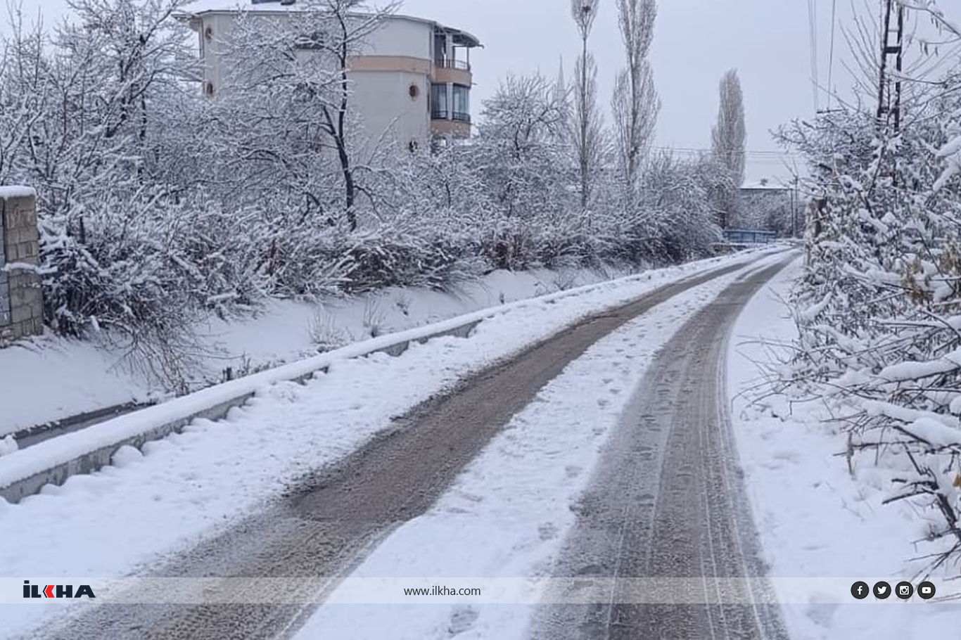 Van’da kar yağışı kenti beyaz örtüyle kapladı