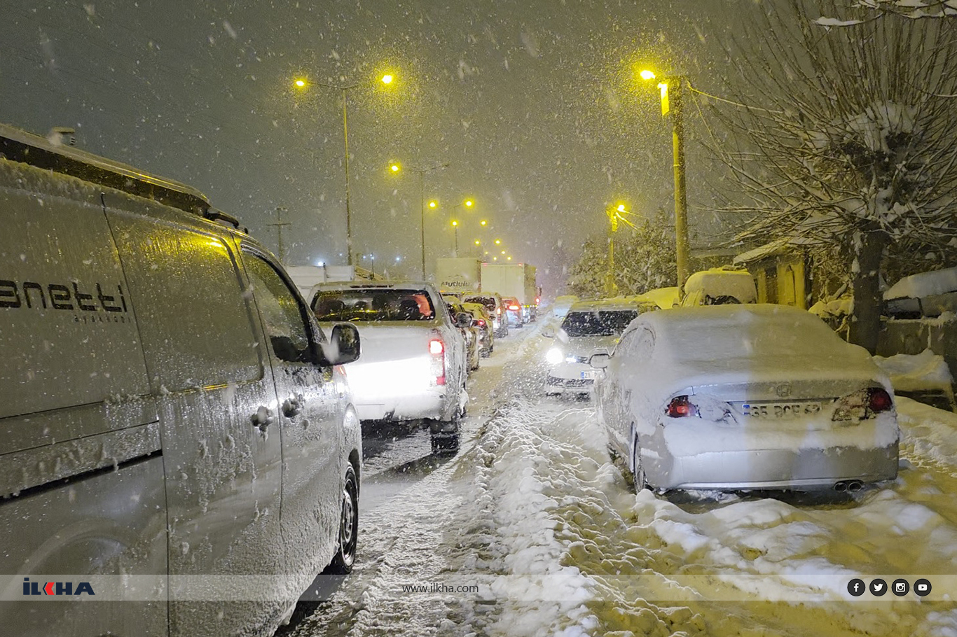 Diyarbakır-Silvan yolunda araçlar mahsur kaldı