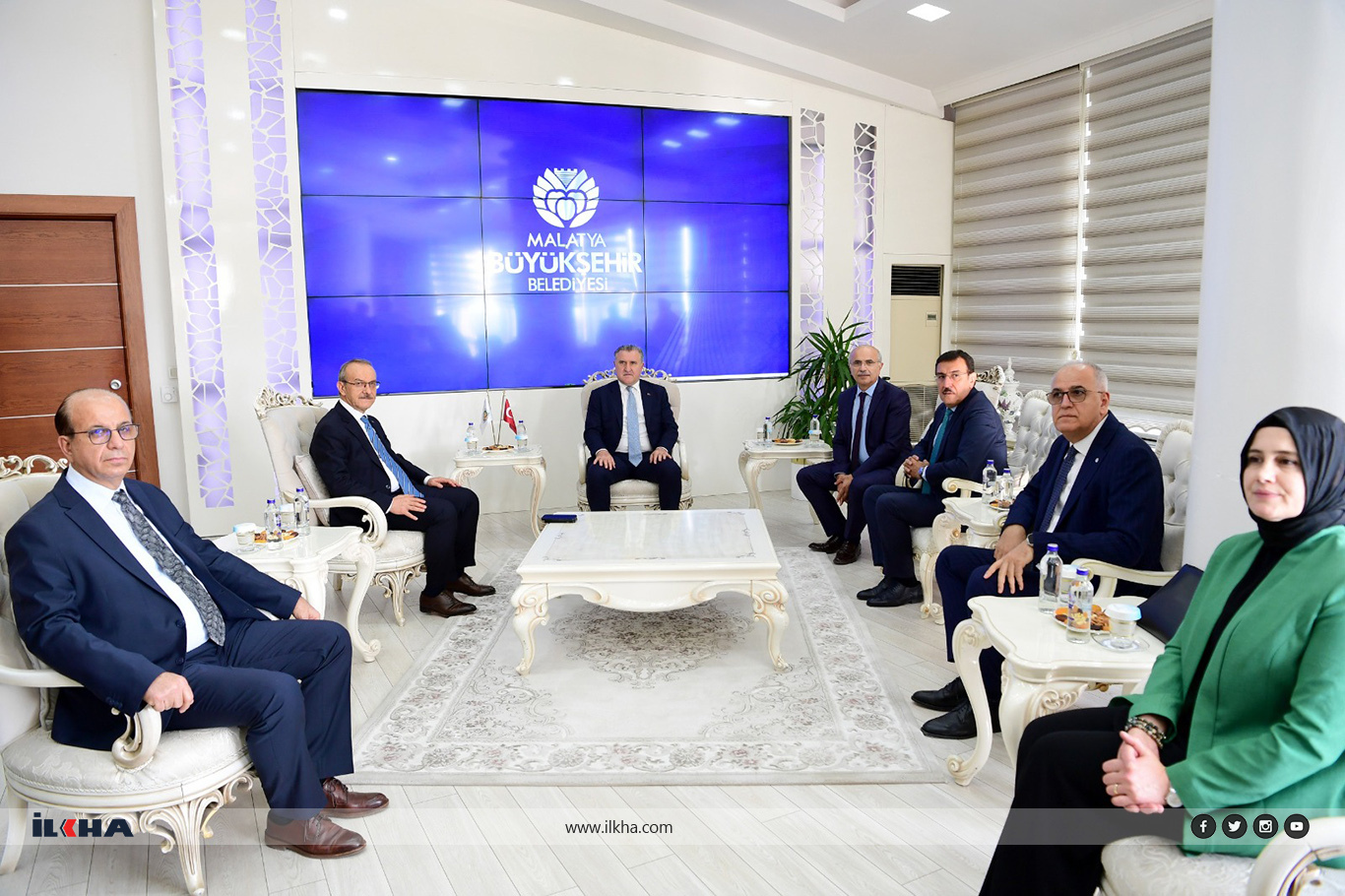 Bakan Bak'tan Malatya Büyükşehir Belediyesi'ne ziyaret Bakan Bak'tan Malatya Büyükşehir Belediyesi'ne ziyaret
