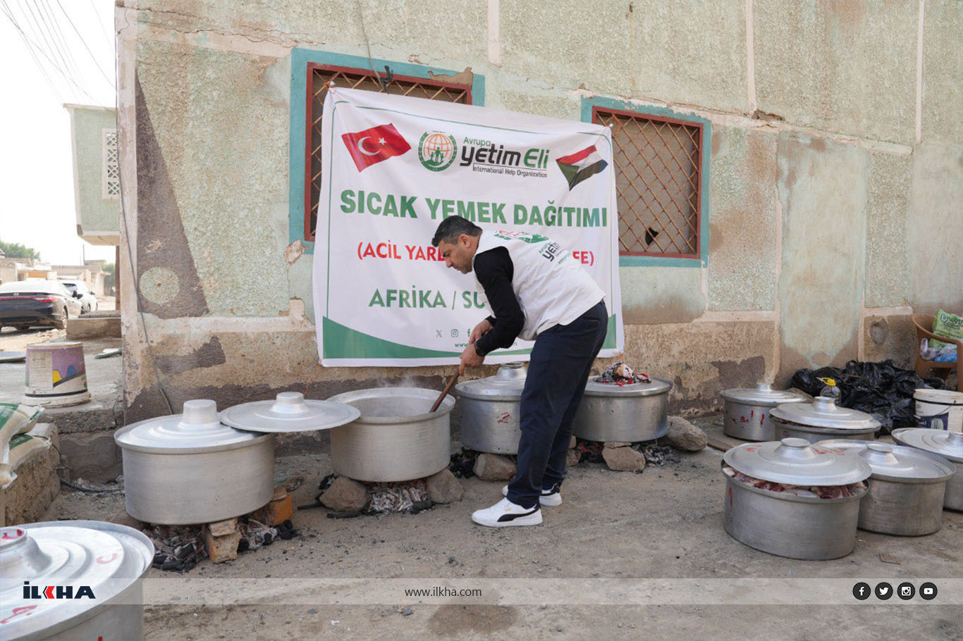 Avrupa Yetim Eli'nden Sudan'da binlerce kişiye sıcak yemek ikramı