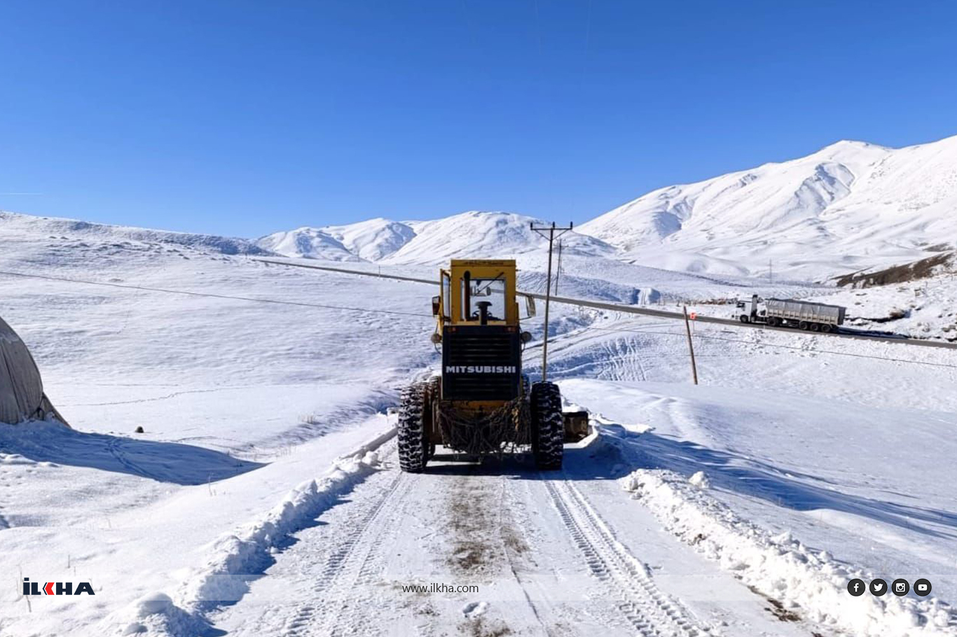 Van’da kar yağışı kenti beyaz örtüyle kapladı