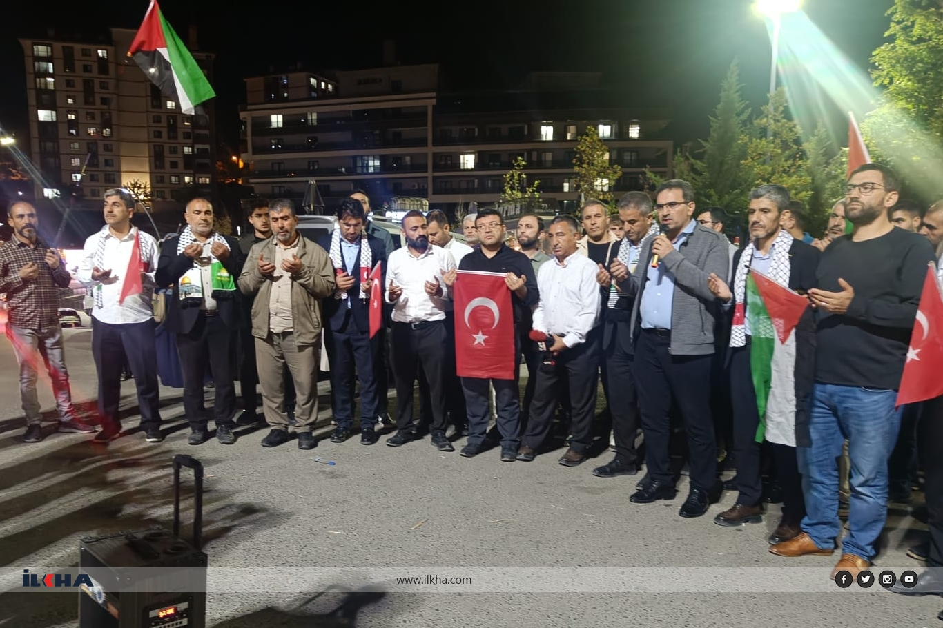 Şırnak'ta vatandaşlar Sumud Filosu’na destek için sokaklara çıktı Şırnak'ta vatandaşlar Sumud Filosu’na destek için sokaklara çıktı