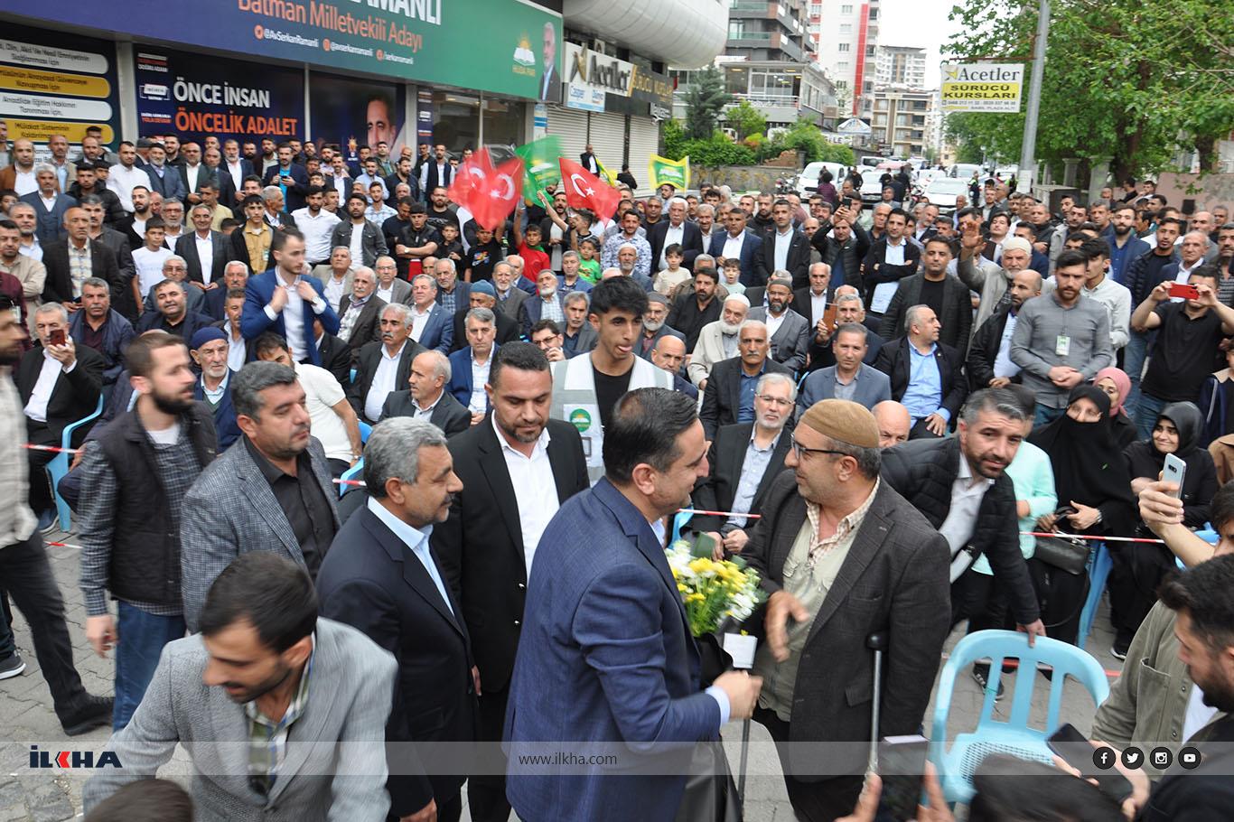 Batman milletvekili adayı Ramanlı'nın seçim lokali miting havasında açıldı Batman milletvekili adayı Ramanlı'nın seçim lokali miting havasında açıldı