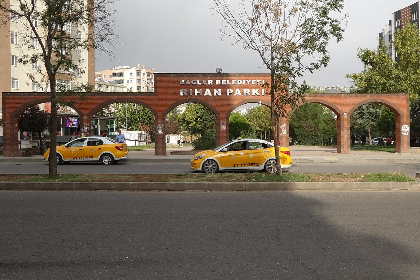 Dershane öğrencilerine saldırı: 1 ölü, 2'si ağır 3 yaralı Dershane öğrencilerine saldırı: 1 ölü, 2'si ağır 3 yaralı