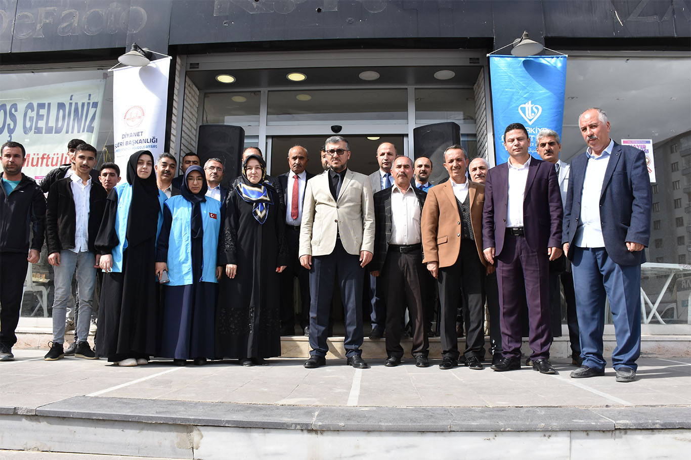 Bitlis İl Müftülüğü Kur’an kursları yararına kermes düzenledi Bitlis İl Müftülüğü Kur’an kursları yararına kermes düzenledi