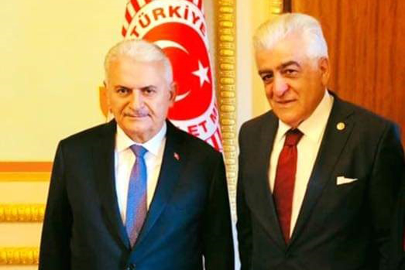 Binali Yıldırım'ın aracı Azerbaycan'da kaza yaptı Binali Yıldırım'ın aracı Azerbaycan'da kaza yaptı