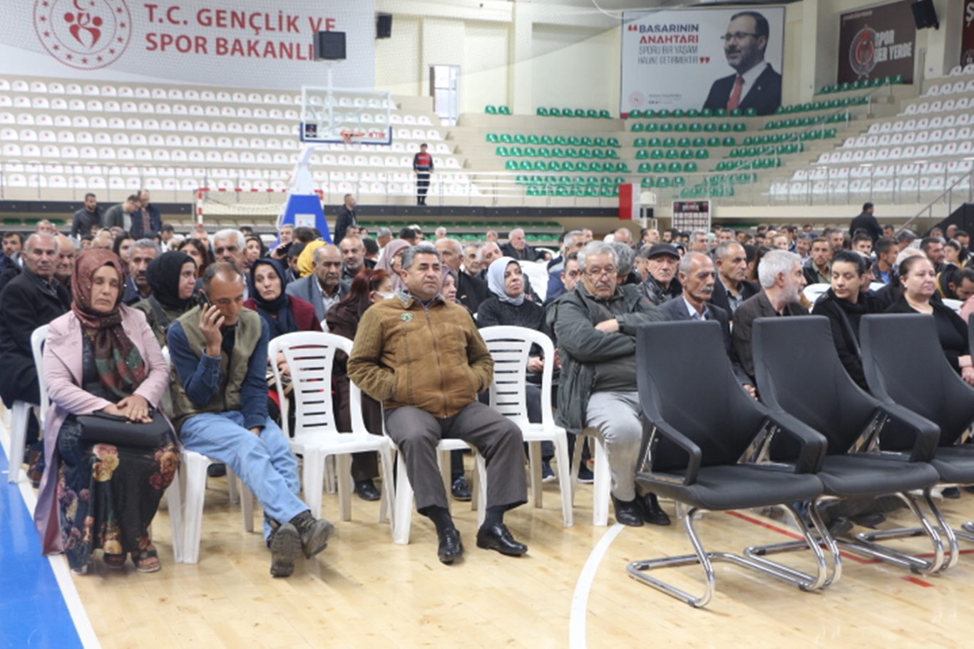 Güneydoğu Anadolu Bölgesi için 3'üncü TOKİ kura çekimi Mardin'de yapıldı Güneydoğu Anadolu Bölgesi için 3'üncü TOKİ kura çekimi Mardin'de yapıldı