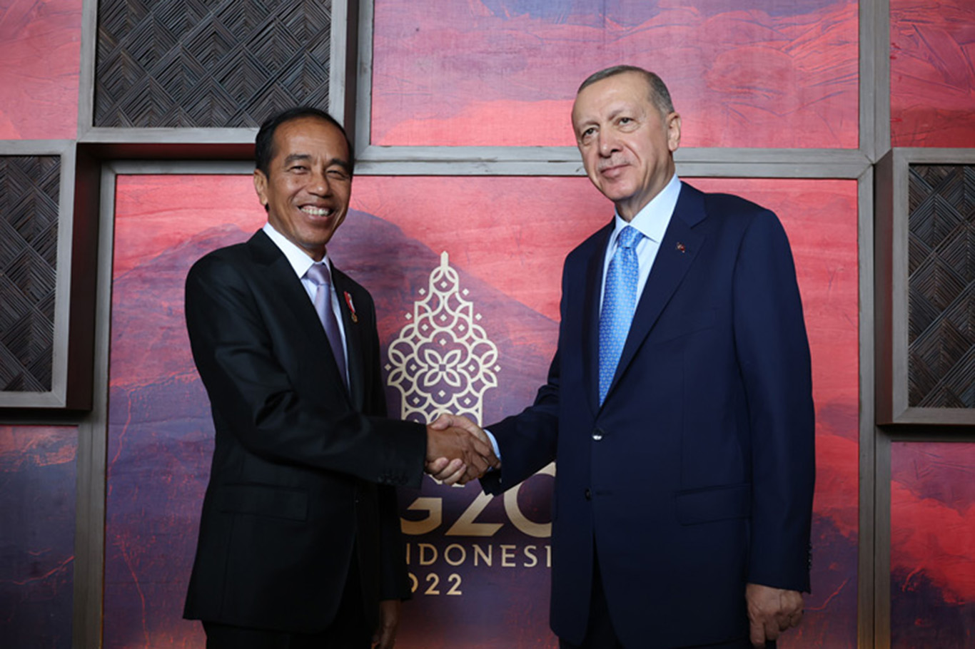Cumhurbaşkanı Erdoğan, Endonezya Devlet Başkanı Widodo ile bir araya geldi Cumhurbaşkanı Erdoğan, Endonezya Devlet Başkanı Widodo ile bir araya geldi