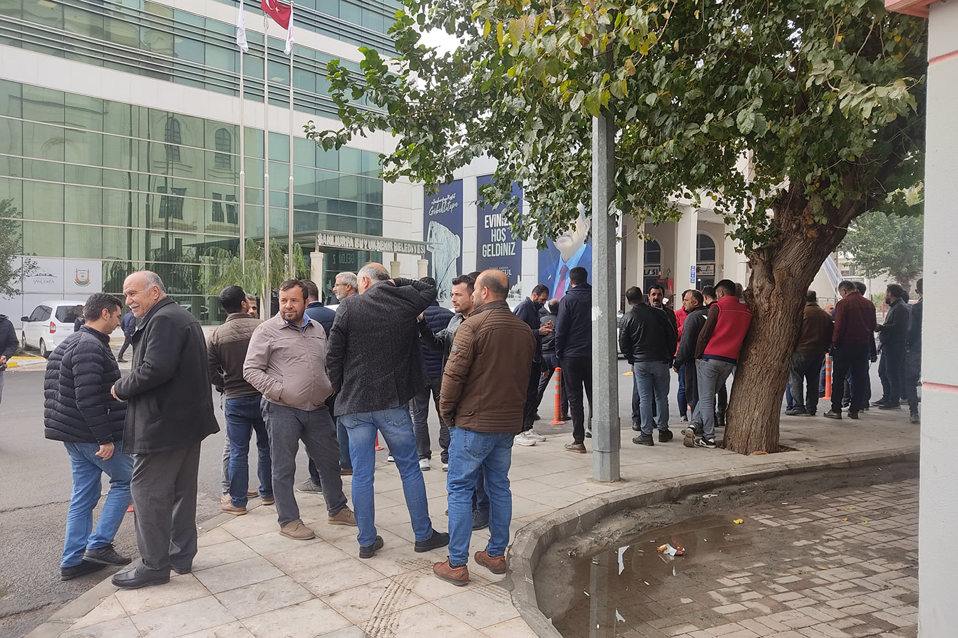Şoförler servis plakası ihalesine tepki gösterdi