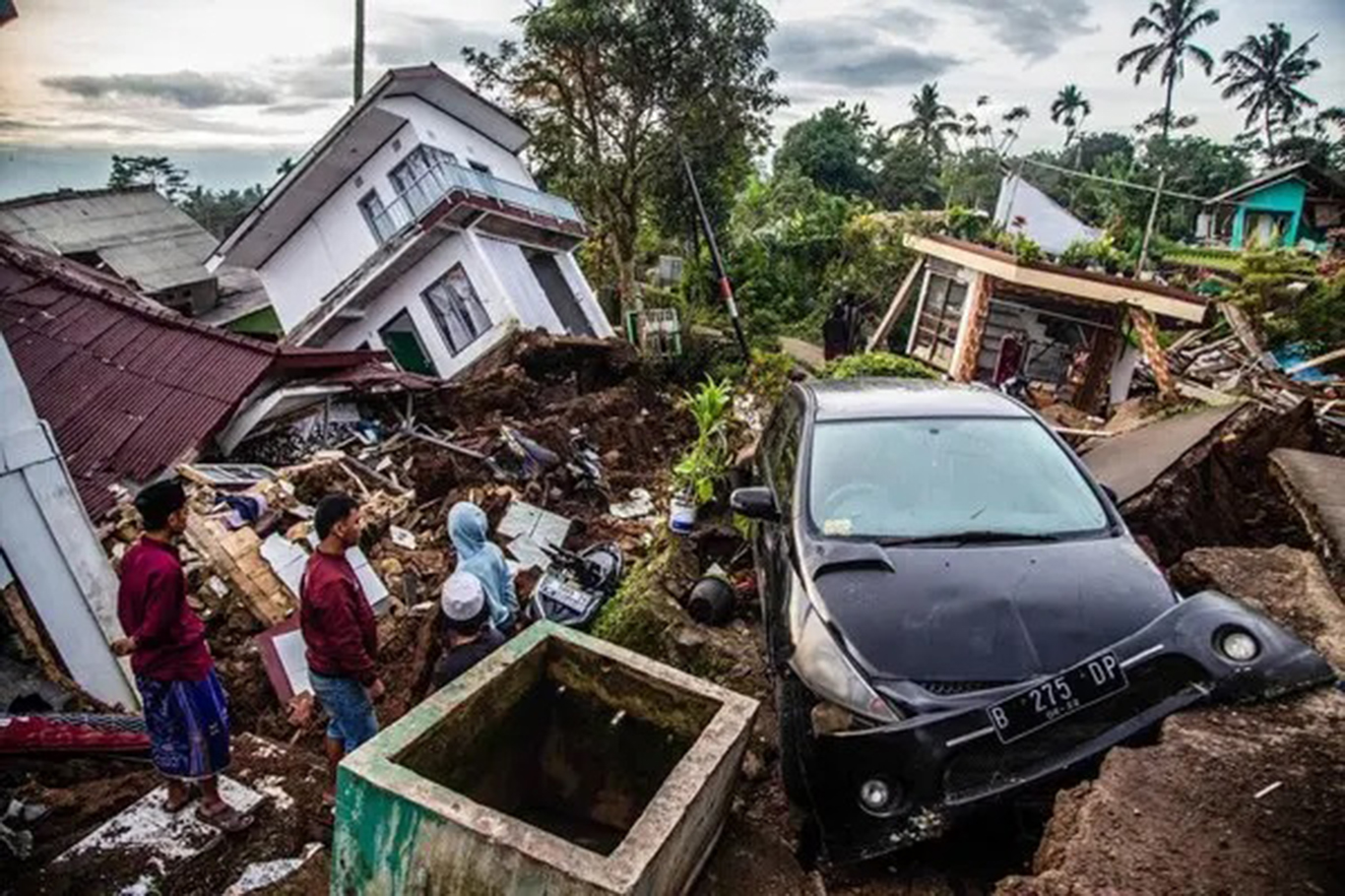 ارتفاع حصيلة ضحايا زلزال إندونيسيا إلى 252 شخصاً