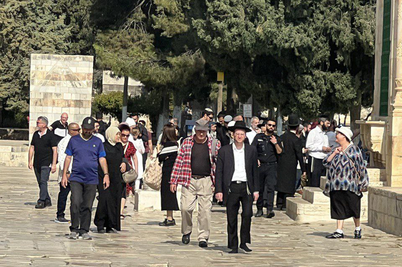 Palestine: Hordes of zionist settlers defile al-Aqsa Mosque