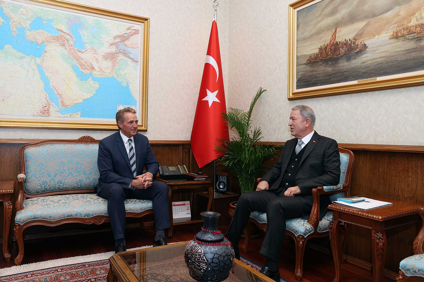 Bakan Akar, ABD'nin Ankara Büyükelçisi Flake ile görüştü