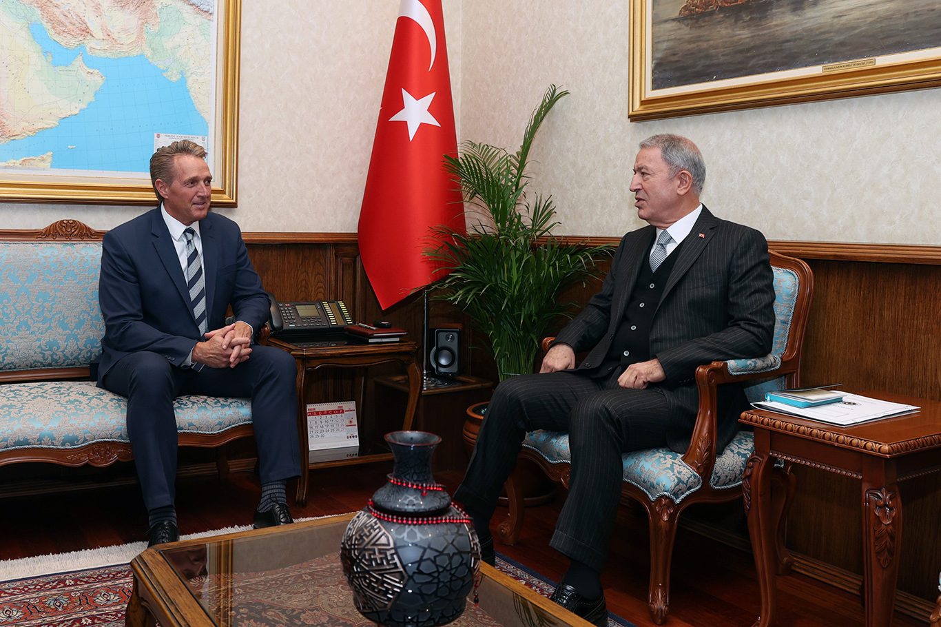 وزير الدفاع التركي يستقبل السفير الأمريكي فليك في أنقرة