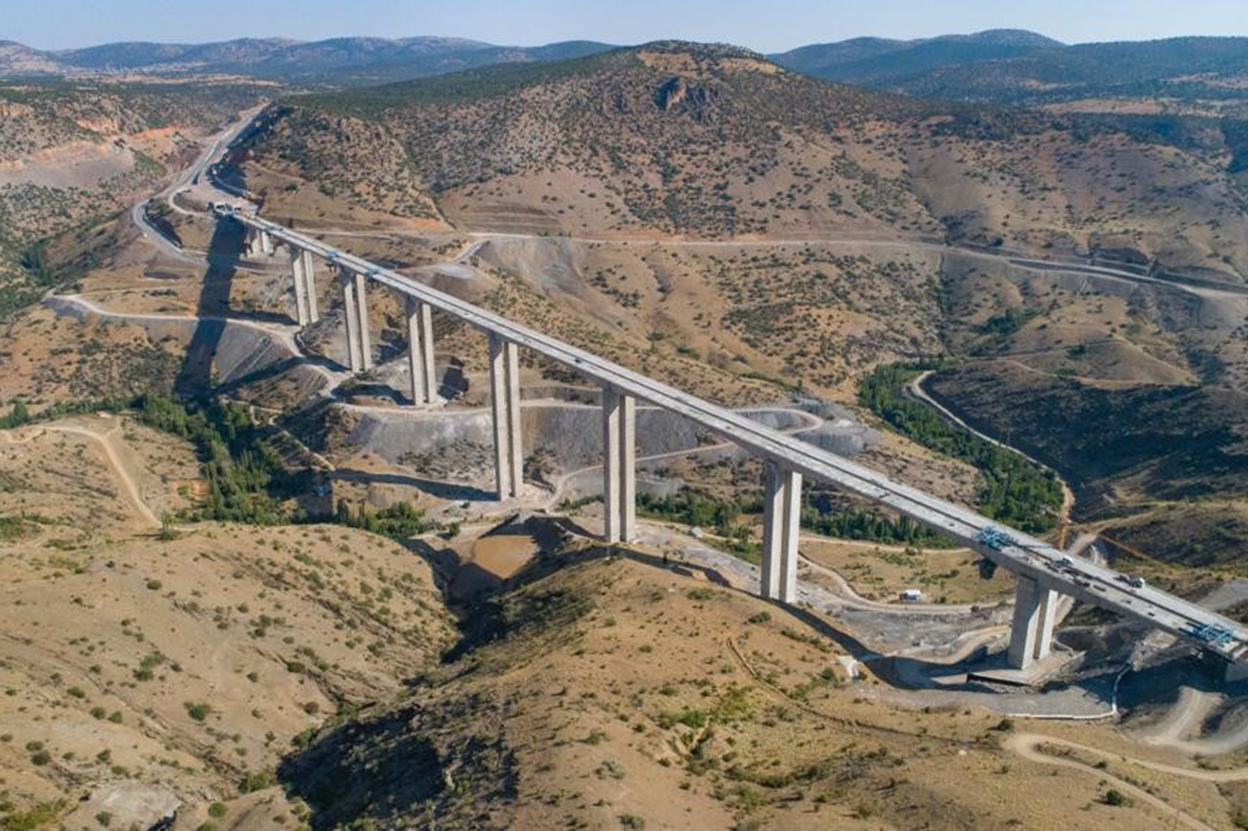 Eğiste Hadimi Viyadüğü trafiğe açılıyor