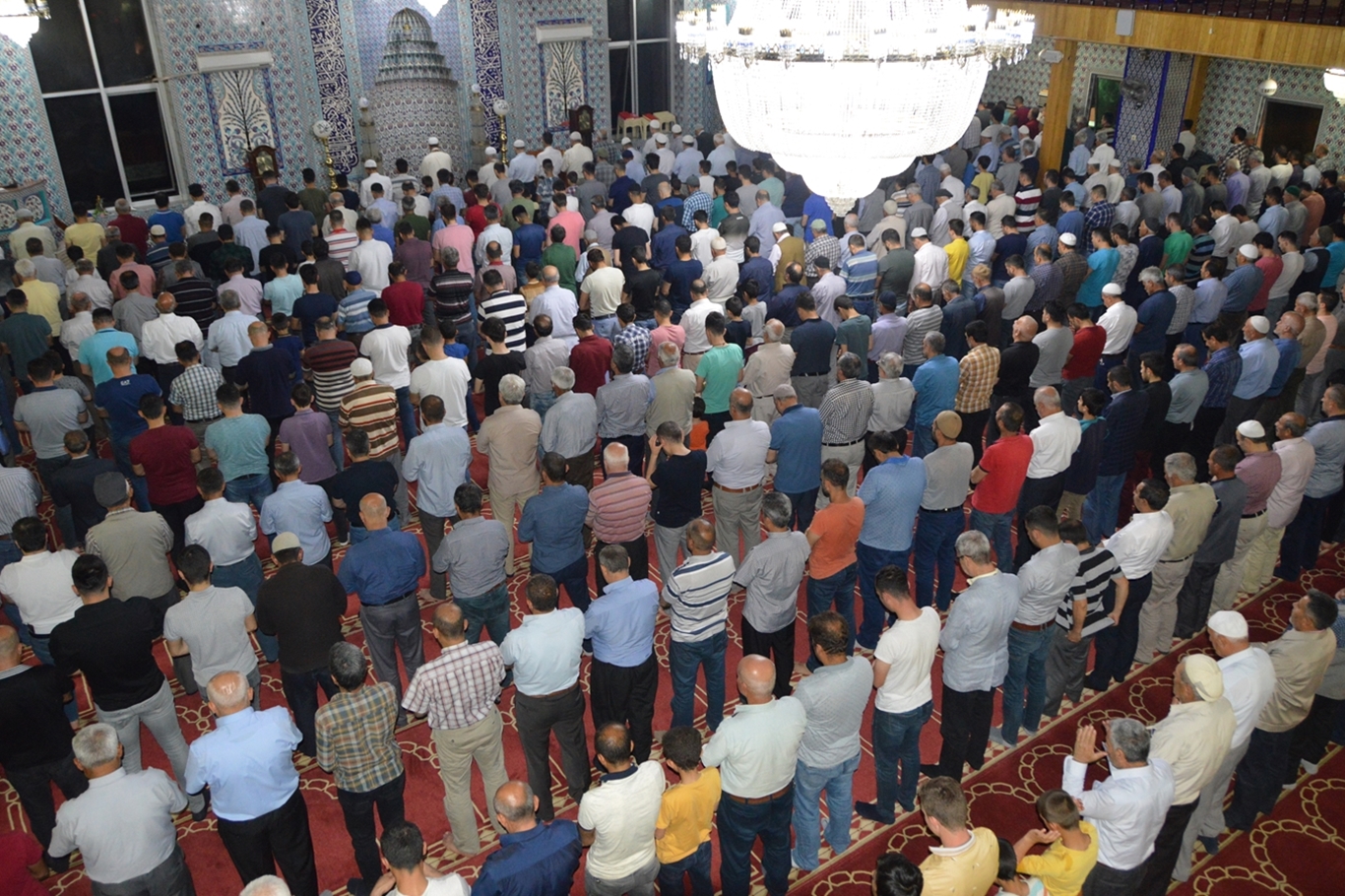 Hutbe okunurken cemaatin adabı nasıl olmalıdır? 