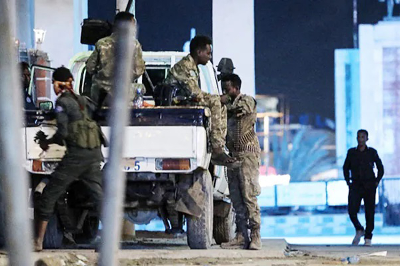 Somali'deki otel baskınında 4 kişi öldü Somali'deki otel baskınında 4 kişi öldü