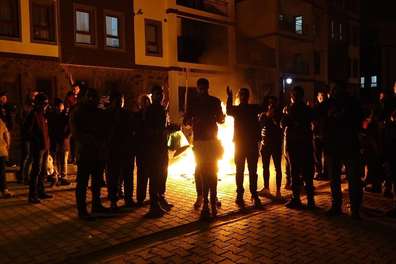 Ağrı'da halka teslim edilen TOKİ'lerde ısınma sorunu çözüm bekliyor Ağrı'da halka teslim edilen TOKİ'lerde ısınma sorunu çözüm bekliyor