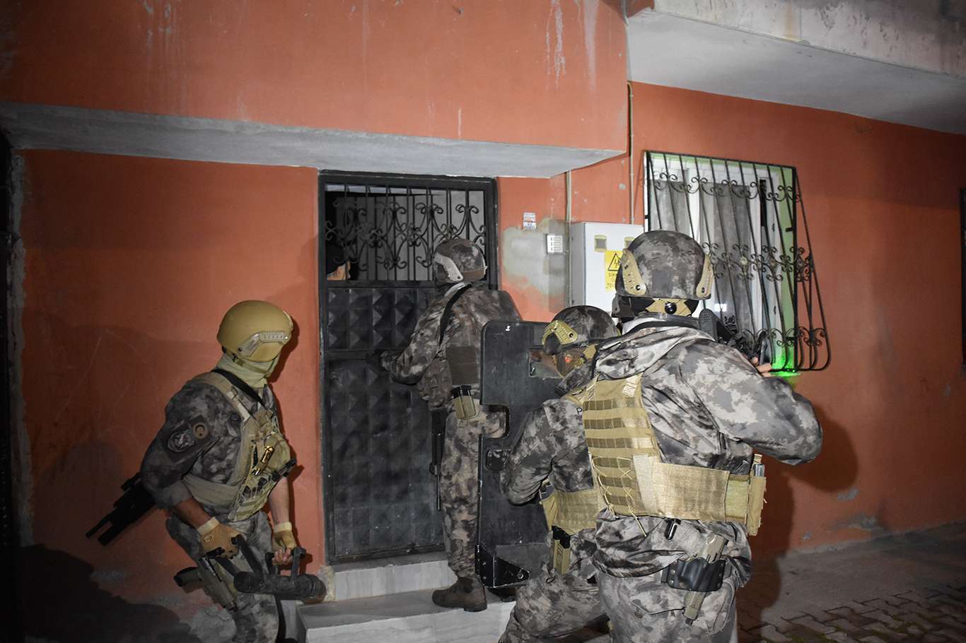 Turkish police arrest 8 ISIS-linked suspects in Mersin Turkish police arrest 8 ISIS-linked suspects in Mersin