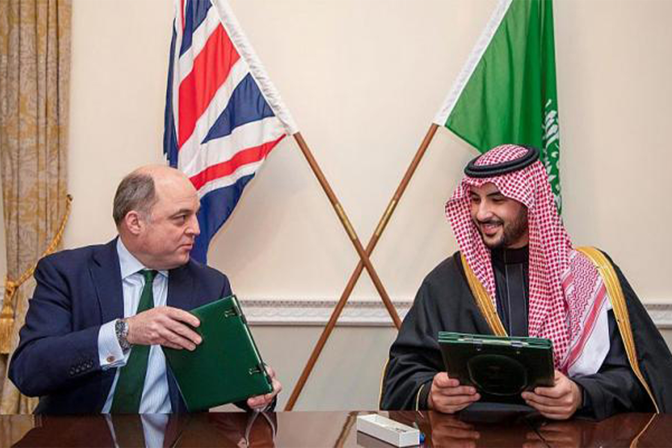 السعودية وبريطانيا توقعان خطة للتعاون الدفاعي 