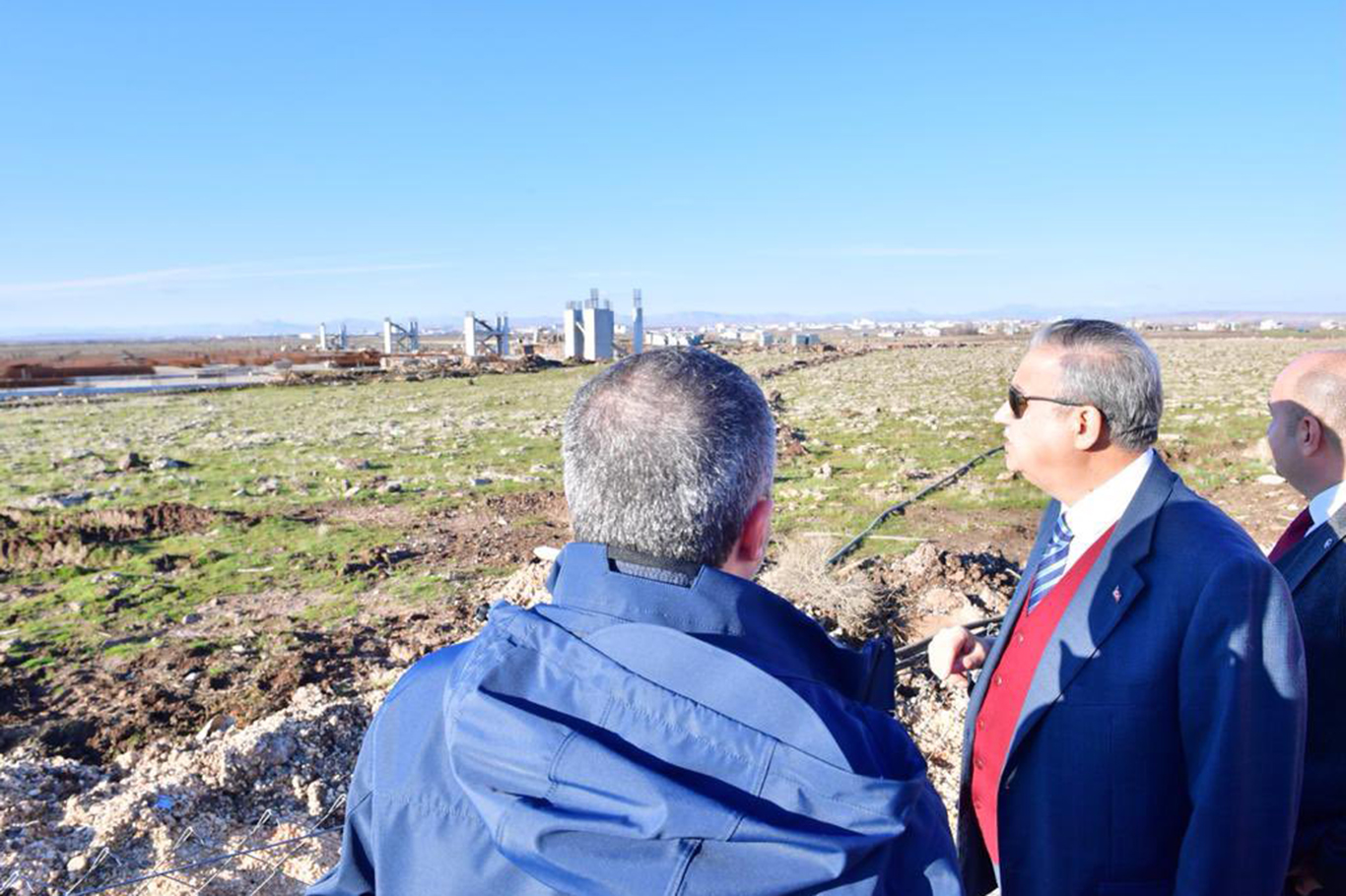 Vali Ali İhsan Su, Türkiye’nin en büyük lojistik merkezi projesinde çalışmaları inceledi Vali Ali İhsan Su, Türkiye’nin en büyük lojistik merkezi projesinde çalışmaları inceledi