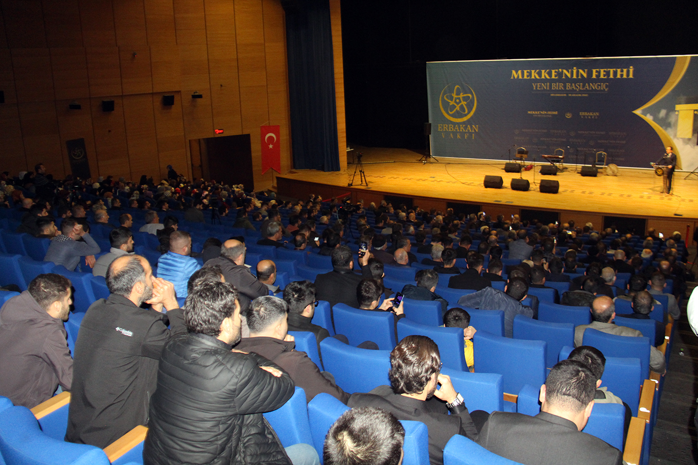 Yeniden Refah Partisi Genel Başkanı Erbakan Mekke'nin Fethi Programına katıldı