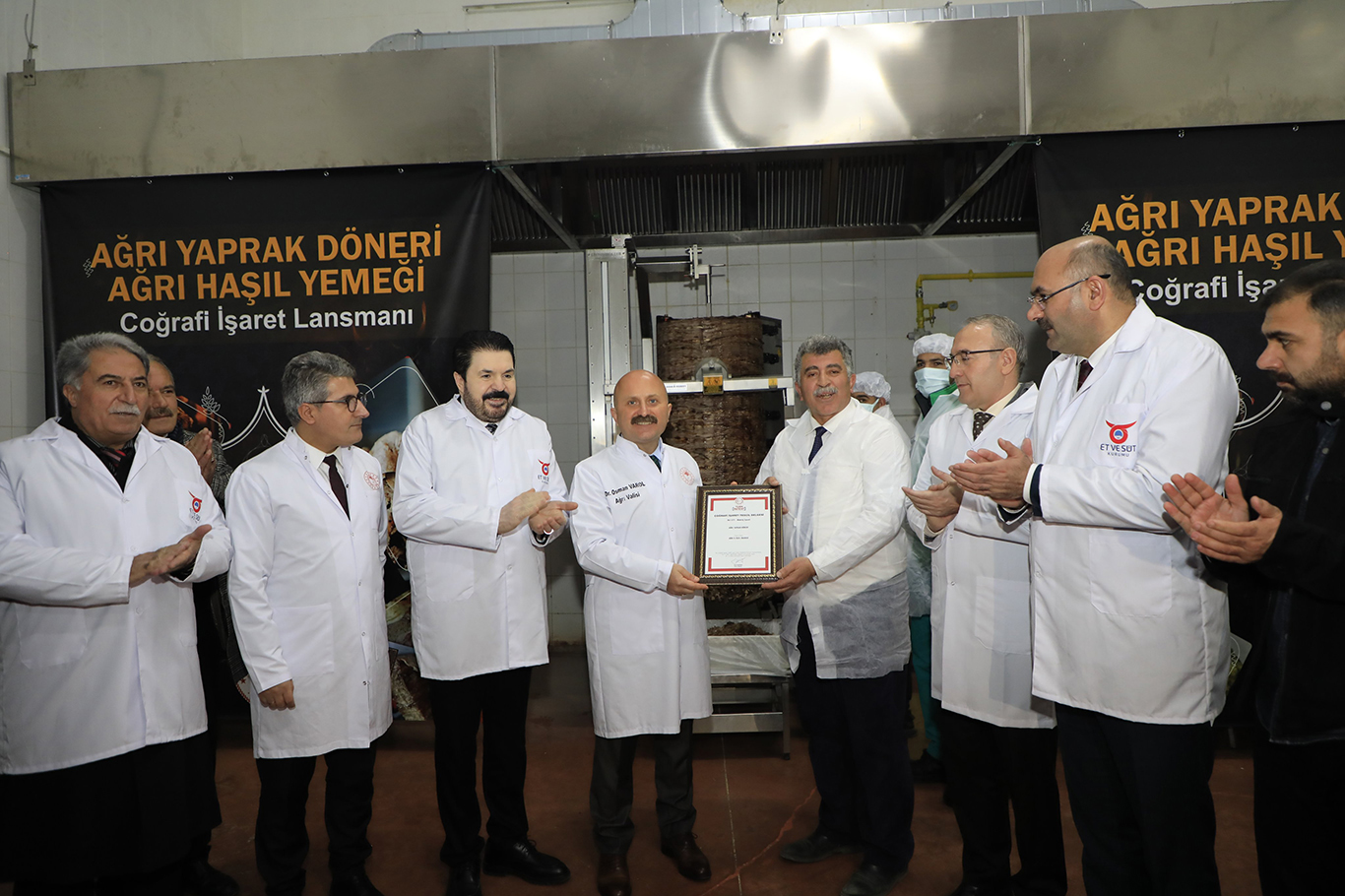 Coğrafi işaret belgesi alan "Ağrı Yaprak Döneri" ve "Haşıl Yemeği Lansman" toplantısı yapıldı Coğrafi işaret belgesi alan "Ağrı Yaprak Döneri" ve "Haşıl Yemeği Lansman" toplantısı yapıldı