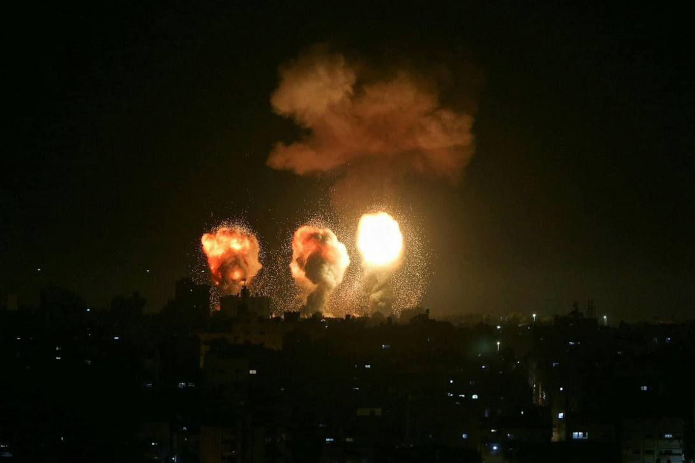 طائرات الاحتلال الصهيوني تشن غارات جوية على غزة