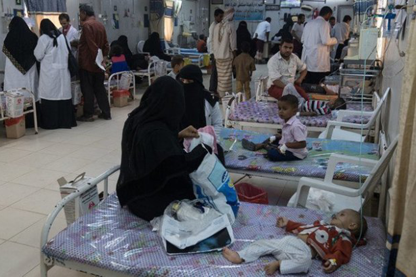 بسبب نقص الأدوية والمعدات الطبية..مرضى اليمن يكافحون من أجل البقاء
